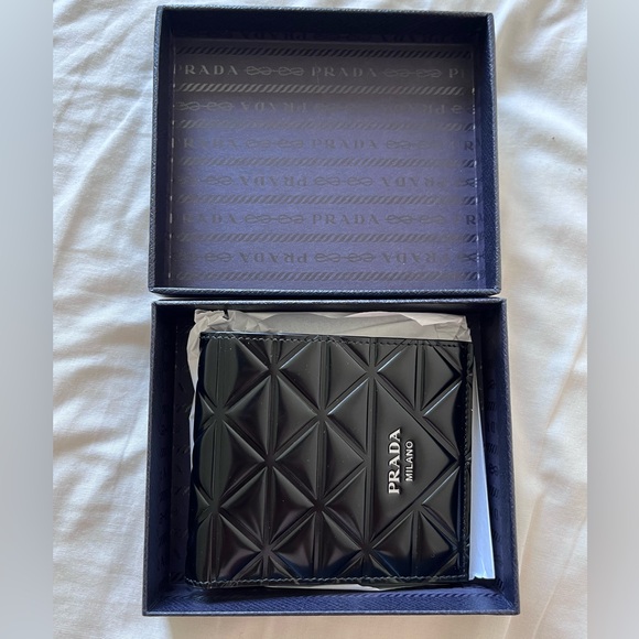 Prada- Men’s Black Brushed Leather Men’s wallet - Picture 3 of 4